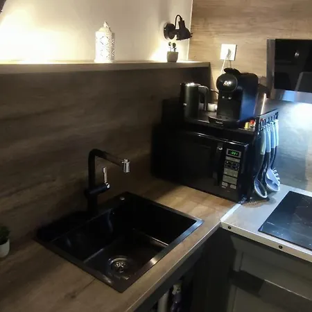 24m2 Cosy Classe, Lit Queen Size, Netflix, Wifi, 400m Centre, Parking, Boite A Cles, La Tarine *
