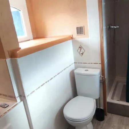 24m2 Cosy Classe, Lit Queen Size, Netflix, Wifi, 400m Centre, Parking, Boite A Cles, La Tarine * Albertville