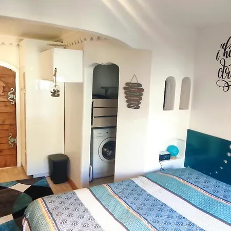 Appartement 24m2 Cosy Classe, Lit Queen Size, Netflix, Wifi, 400m Centre, Parking, Boite A Cles, La Tarine