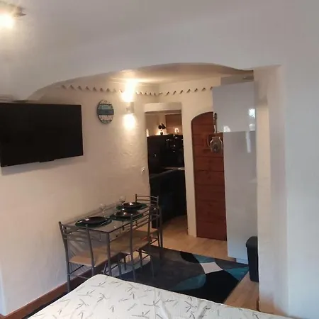 24m2 Cosy Classe, Lit Queen Size, Netflix, Wifi, 400m Centre, Parking, Boite A Cles, La Tarine