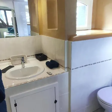 24m2 Cosy Classe, Lit Queen Size, Netflix, Wifi, 400m Centre, Parking, Boite A Cles, La Tarine *